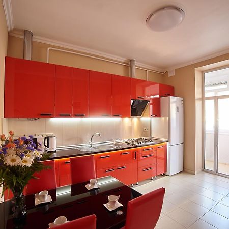 2 Bedrooms Apartment 150M From Opera House 利沃夫 外观 照片