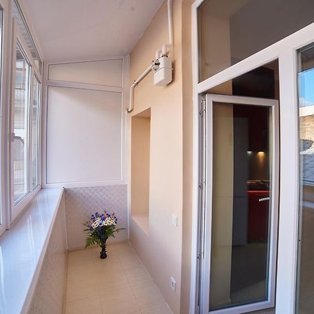 2 Bedrooms Apartment 150M From Opera House 利沃夫 外观 照片