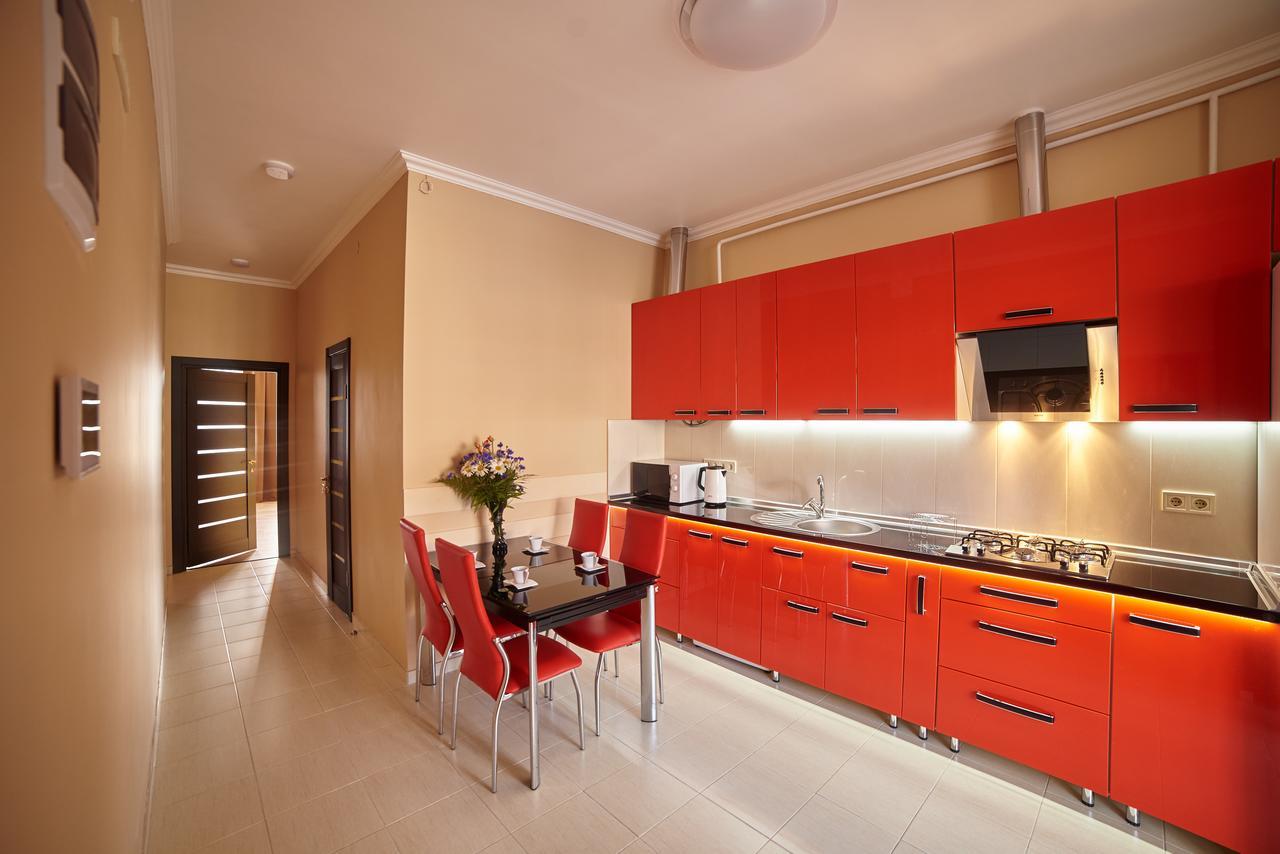 2 Bedrooms Apartment 150M From Opera House 利沃夫 外观 照片
