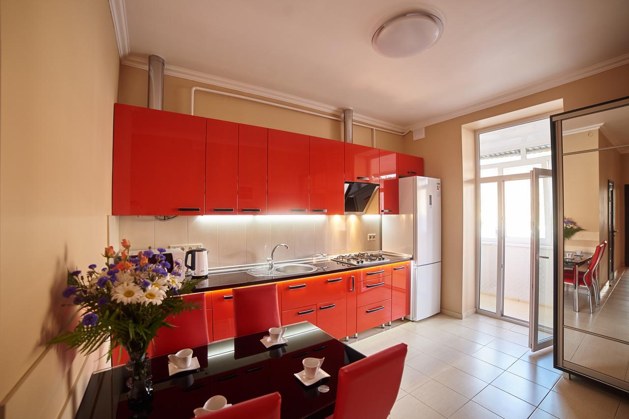 2 Bedrooms Apartment 150M From Opera House 利沃夫 外观 照片