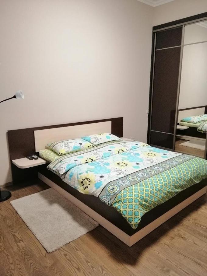 2 Bedrooms Apartment 150M From Opera House 利沃夫 外观 照片