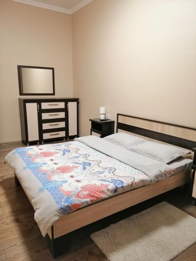 2 Bedrooms Apartment 150M From Opera House 利沃夫 外观 照片